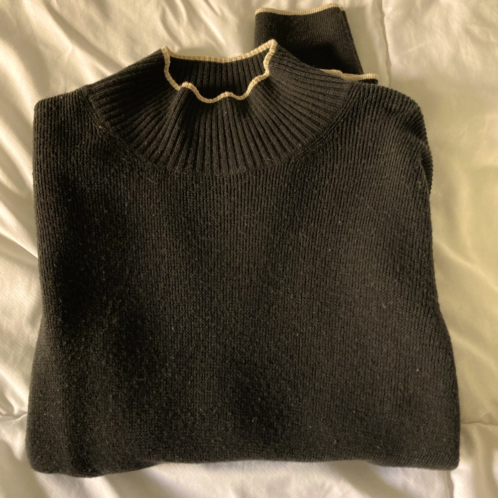 No tag. Brown L.L bean turtle neck